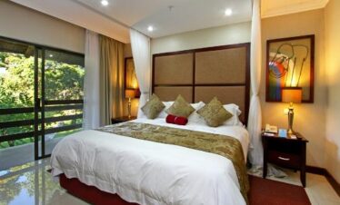 2 Nights Mid-Market Victoria Falls Package